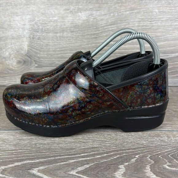 Dansko Professional Multi Scribbled Patent Leather Women’s Sz 8.5-9/EU 39 Clogs - Picture 3 of 10